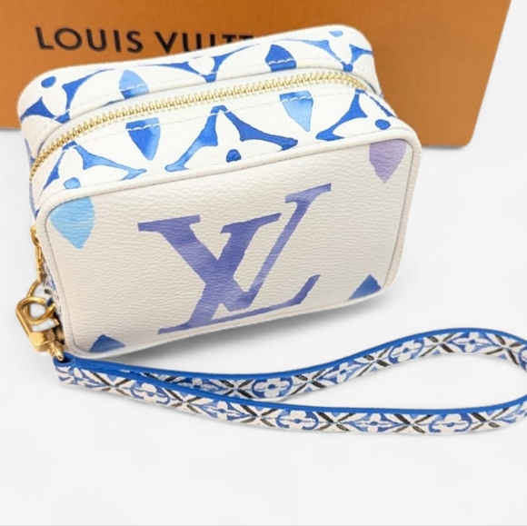 ✨️Like new , Authentic Louis Vuitton Limited Edition Wapity Wristlet - Picture 5 of 16